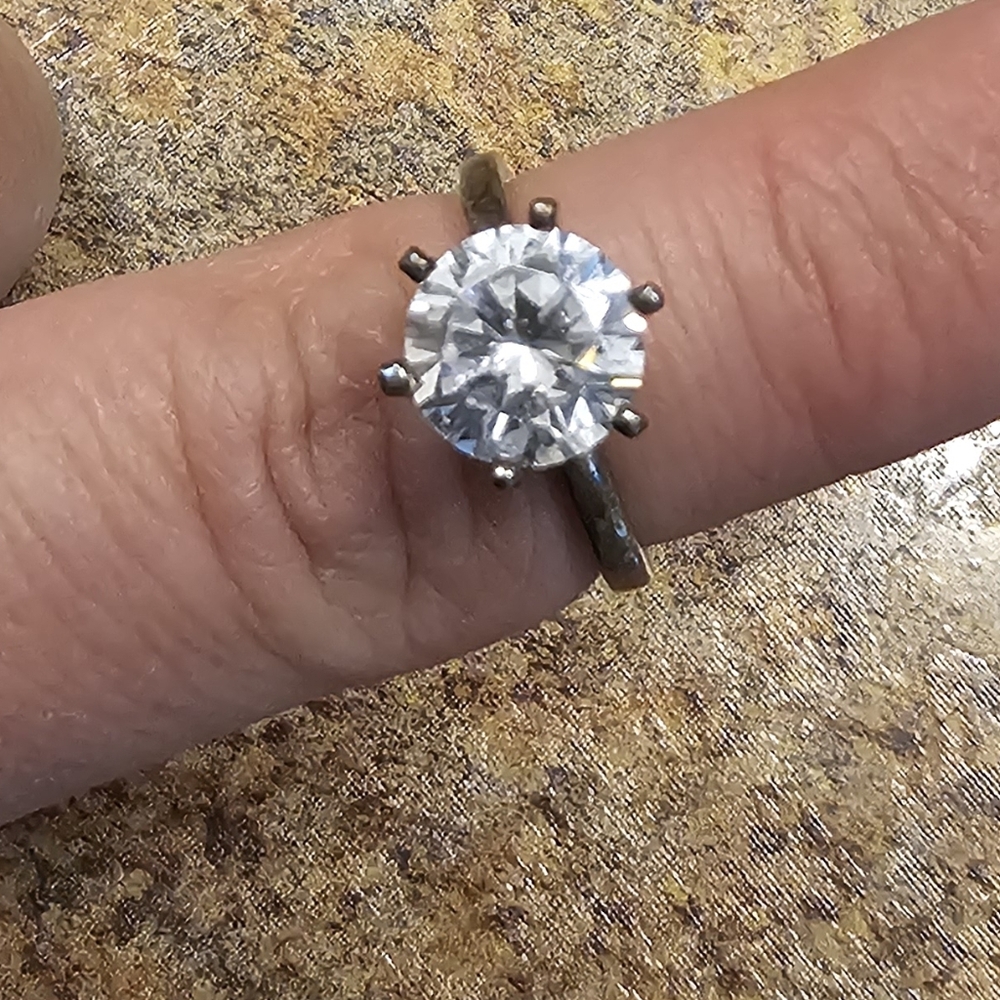 Elegant Silver Solitaire Ring